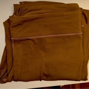 Size 14 Align Flare Leggings (worn once)
Color - Java